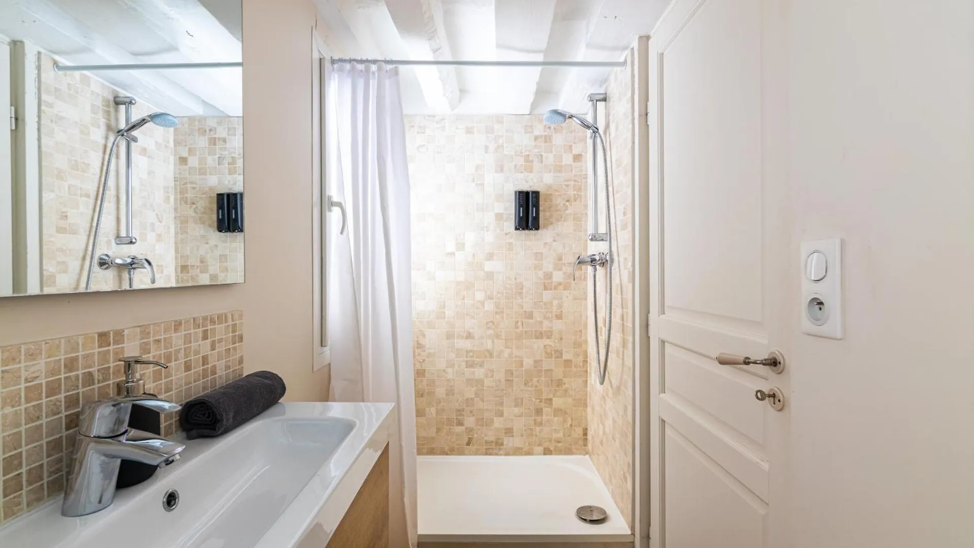 Appartement Au Coeur De Ile Saint-louis Free Netflix *